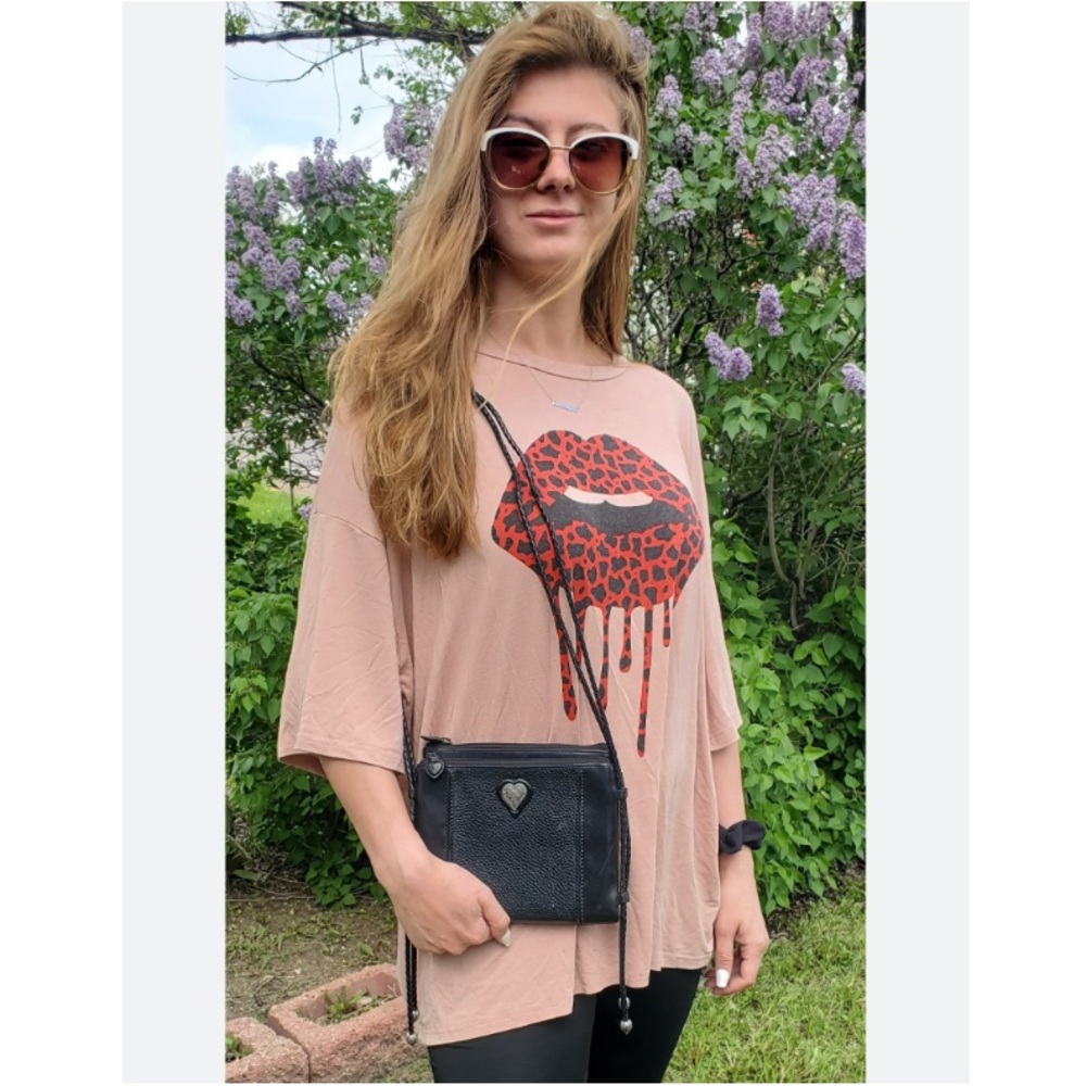 Shein blush leopard lip drip oversized t-shirt S
